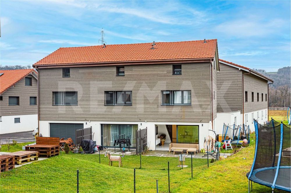 Parfaite pour votre petite famille! Jolie villa mitoyenne de 4,5 pièces, MINERGIE et faibles charges - Bild 11