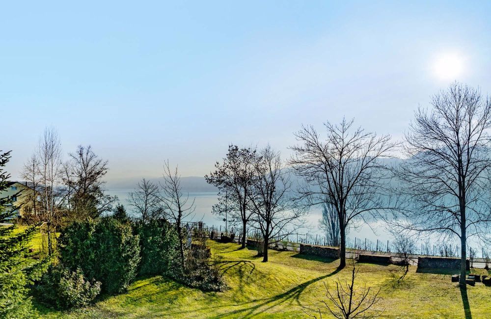 Luxuriöse Villa mit Pool, Seesicht und modernster Ausstattung im Seetal - Bild 12