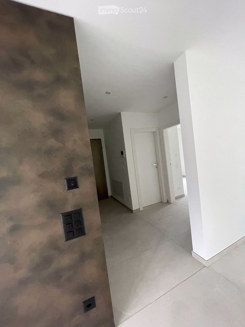 Verkaufen modernes 4.5-Zimmer-Apartment mit Panoramablick in Avegno - Bild 2