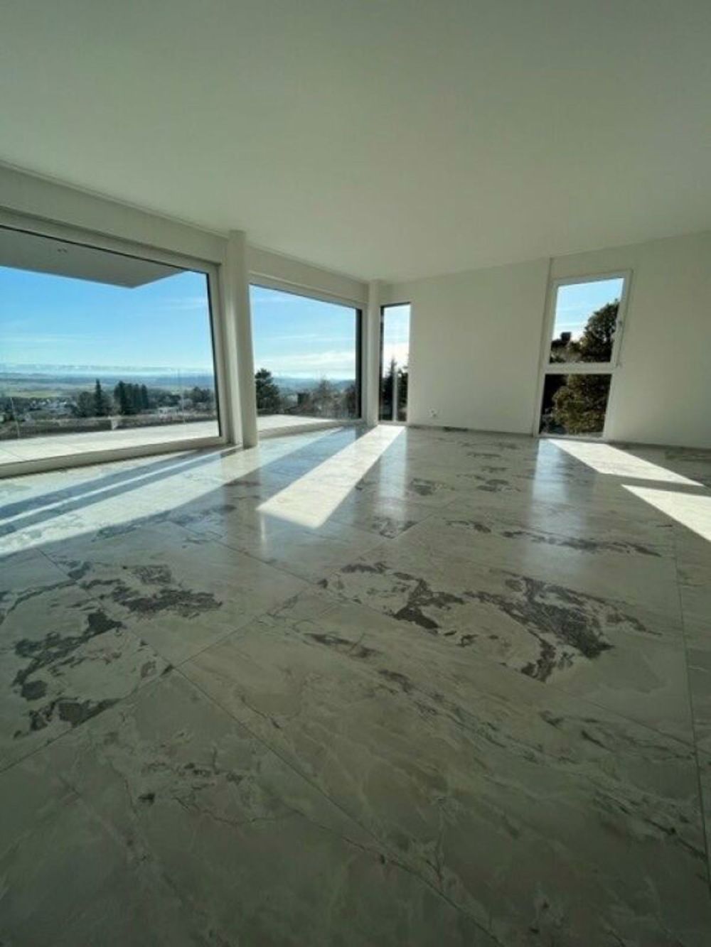 Moderne Wohnung aus dem Jahr 2023 - Bild 8