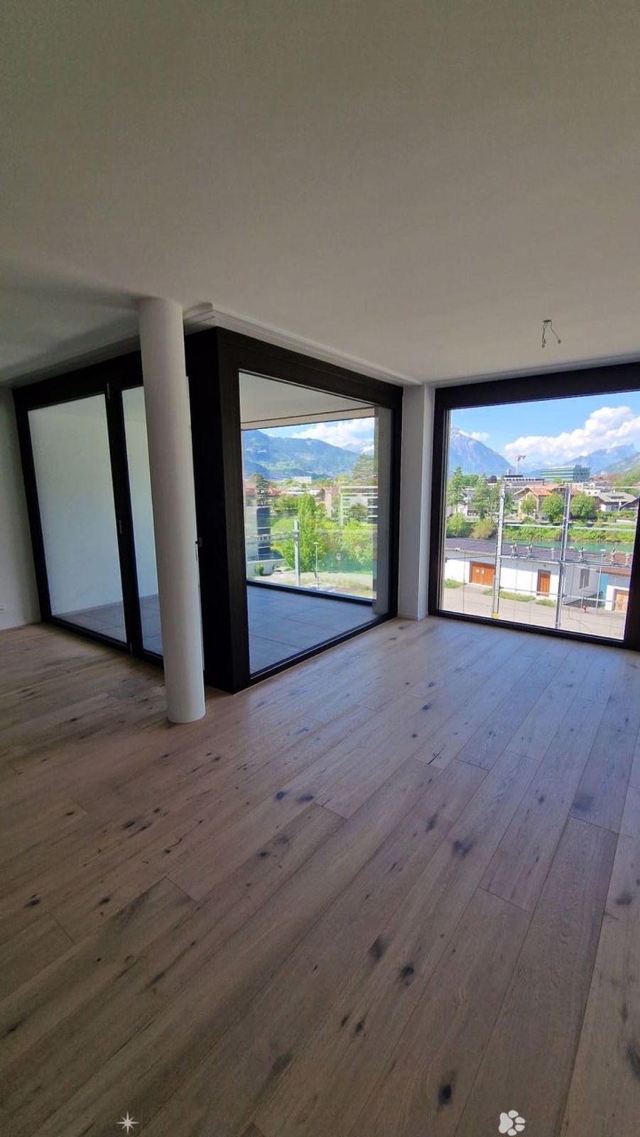 3 Zimmer Wohnung an zentraler Lage - Wohnbereich + Balkon