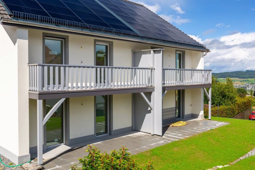 Grosszügig modern mit Garten und Doppelgarage - Bild 1