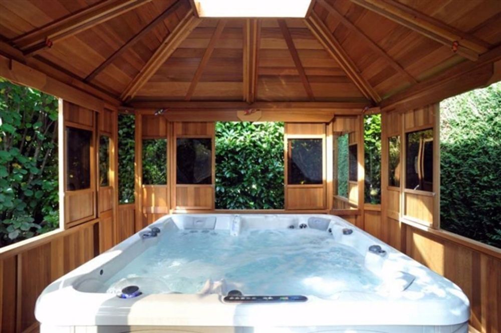 Luxuriöses Chalet mit Hausautomation, Spa, Ankleidezimmern und großer Garage im Untergeschoss mit mehr als 472 m2 Wohnfläche - Bild 5