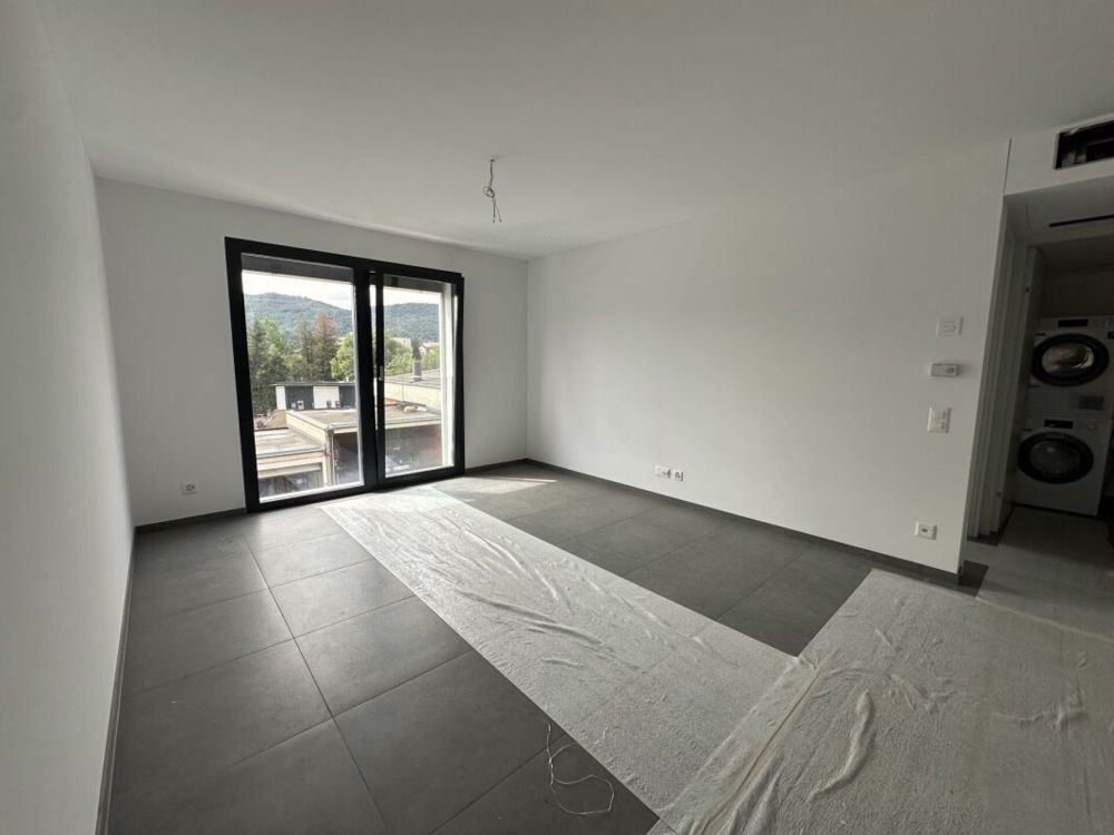 Zweizimmerwohnung in neuer Residenz, wenige Minuten vom Comer See entfernt - Bild 1