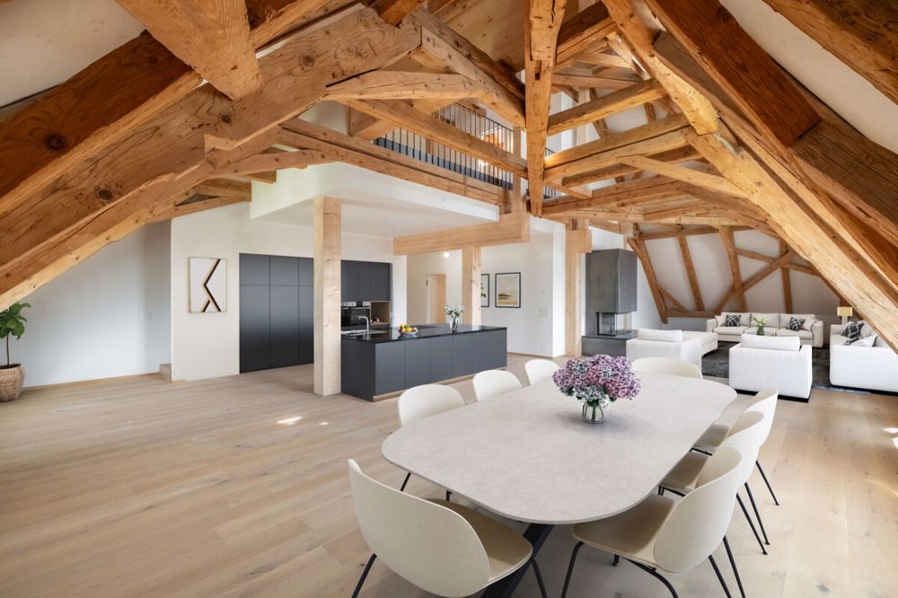 Zizers: Dachloft-Maisonette im Schlossambiente - Bild 1