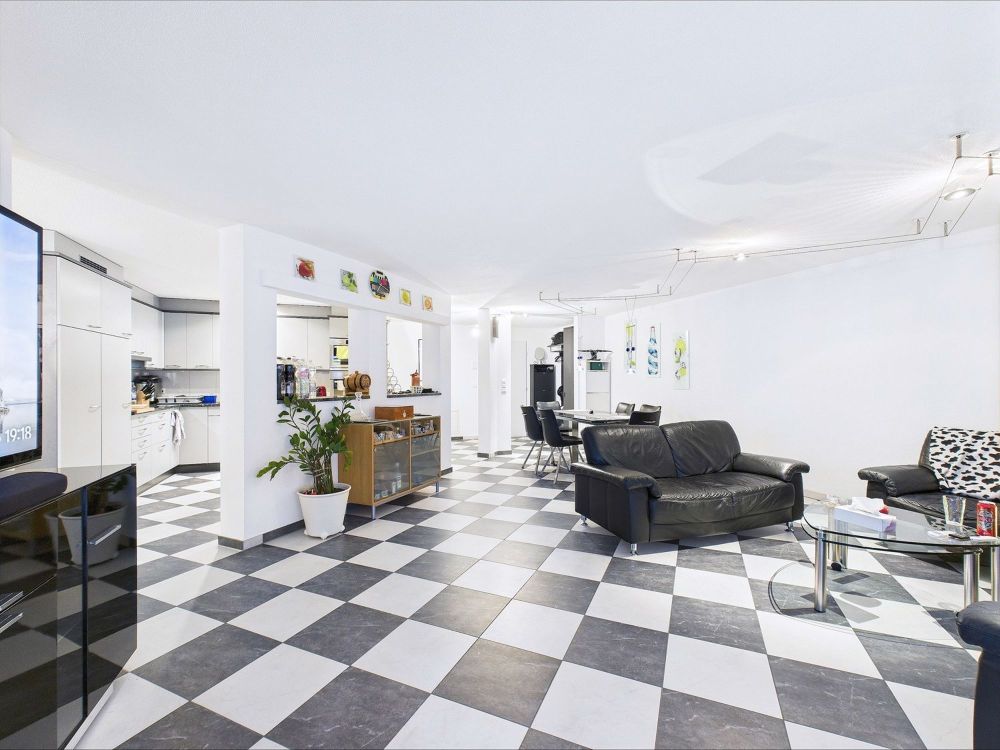 Grosse, helle 4.5-Zimmer-Wohnung in familienfreundlicher Lage zu vermieten - Bild 2