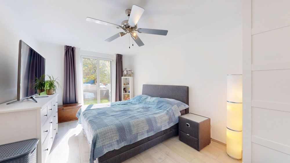 Moderne 3.5-Zimmer-Gartenwohnung mit Einstellhallenplatz - Zimmer 1