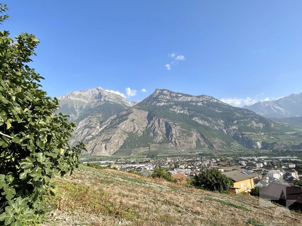 Appartement 4,5 Zimmer mit 128m2 und Garten von 132m2 und 2 Parkplätzen - Bild 1