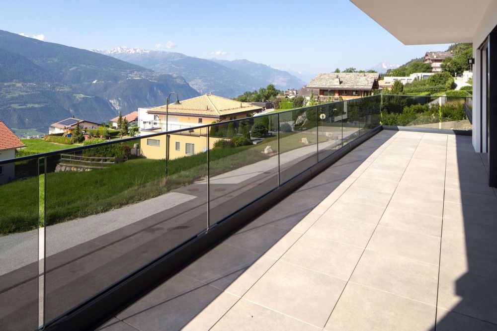 Villa neu erbaut und atemberaubend mit 6,5 Zimmern und Aussicht in Crans-Montana - Bild 10