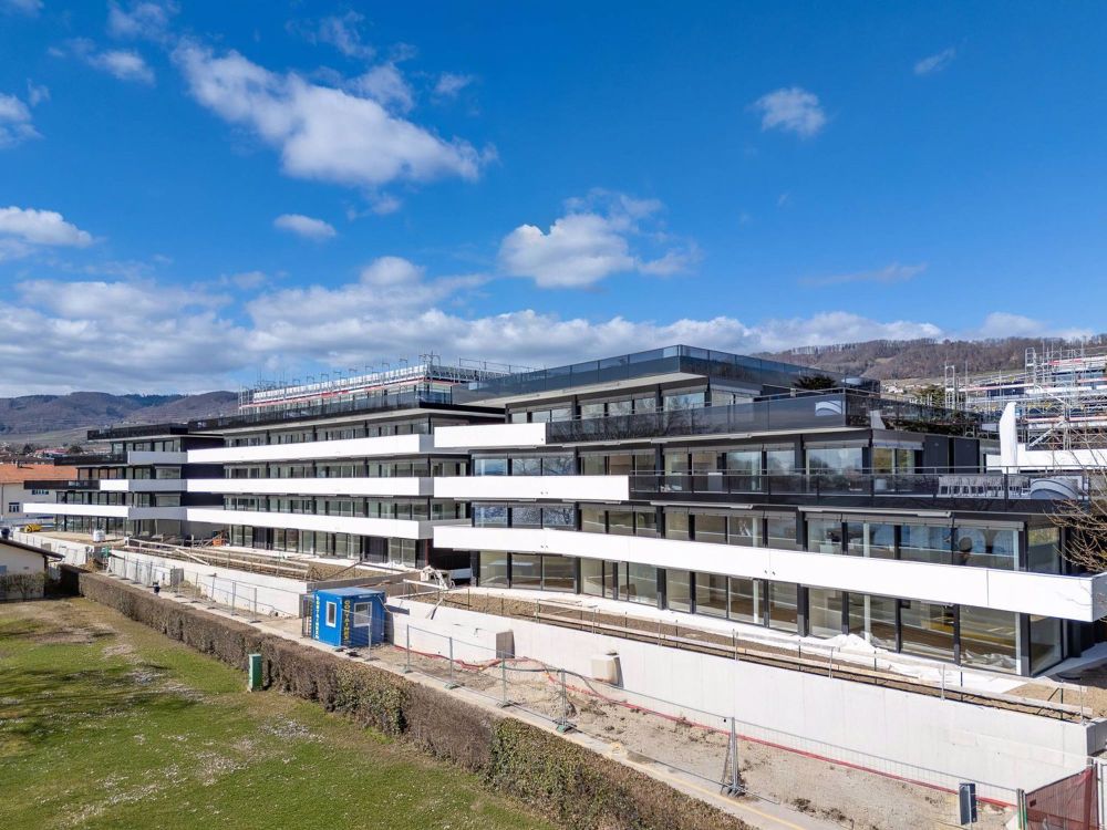 Luxuriöse 4.5-Zimmer-Wohnung mit überdachtem Balkon von 76m2 und Seeblick - Bild 11