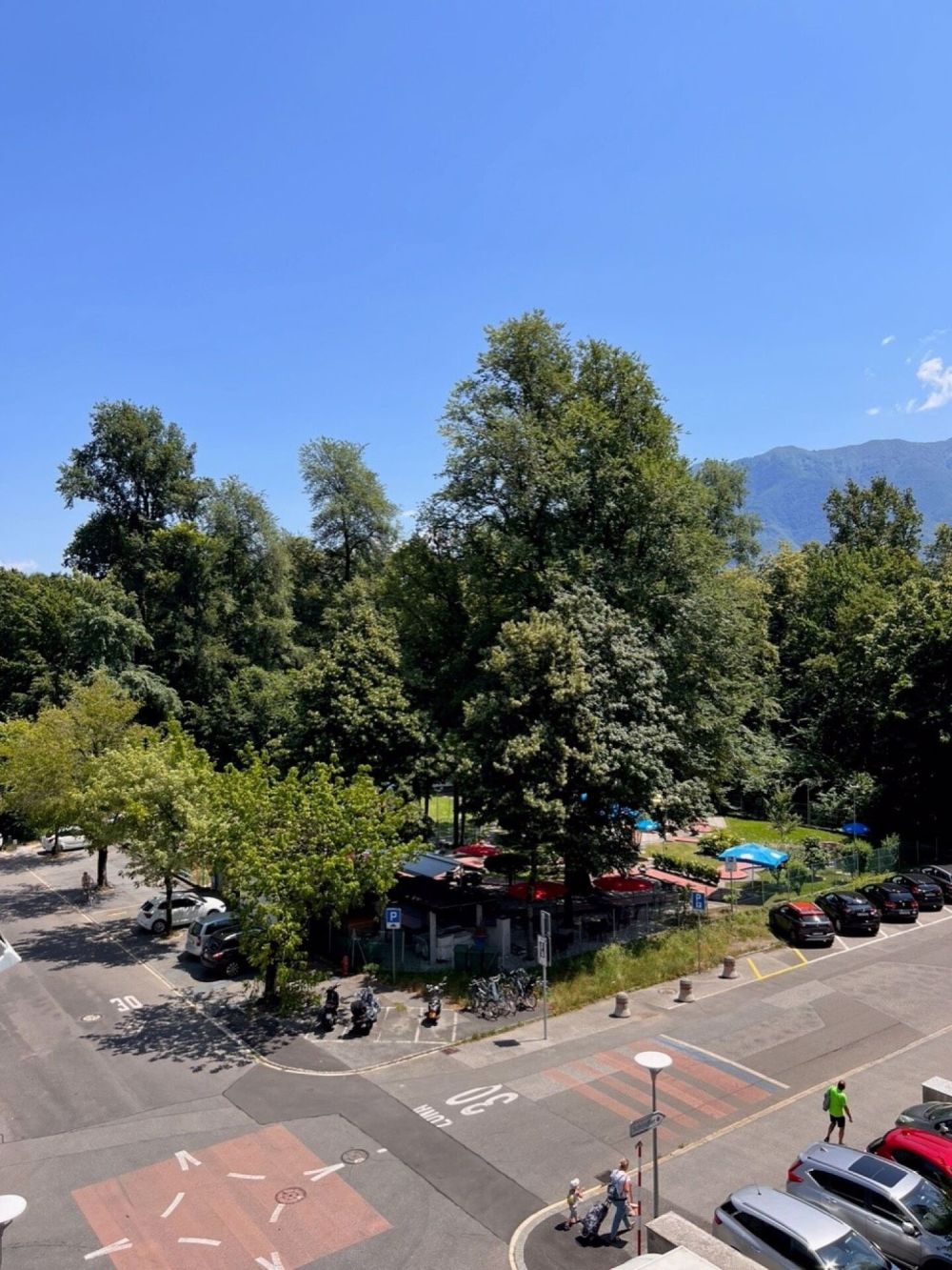 Grazioso e tranquillo 2.5 locali con ampia terrazza a pochi passi dal lago - Bild 2