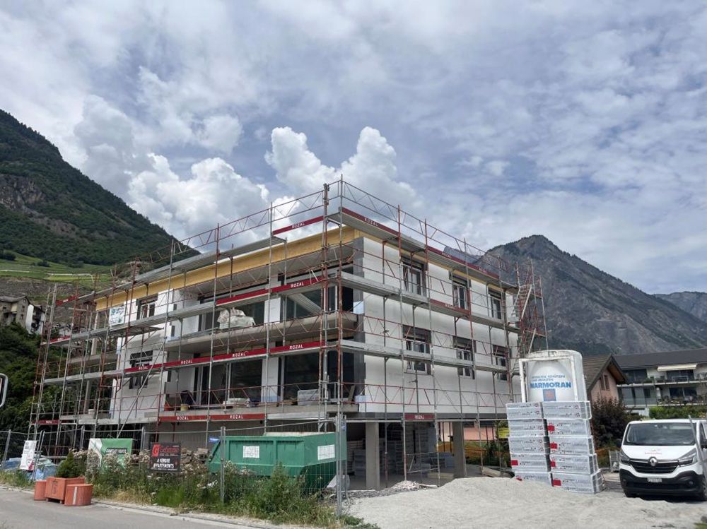Superbe appartement neuf de 3.5 pièces au dernier étage neuf avec vue panoramique sur les Alpes et le château médiéval - Bild 2