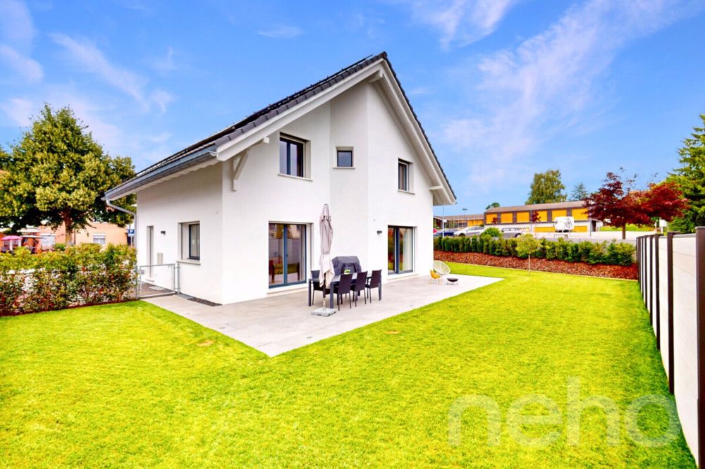 VILLA MODERNE AUX PRESTATIONS ÉLÉGANTES DANS UN QUARTIER FAMILIAL - Bild 9