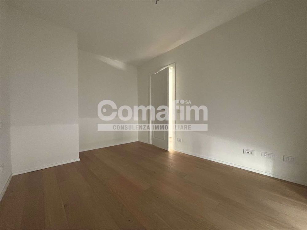 Chiasso : 2.5 locali al 1°P - Moderno con terrazzo - Bild 8