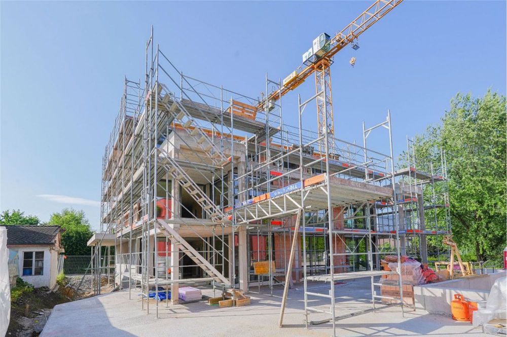 Exklusives Wohnen mit hochwertiger Architektur - 2.5-Zimmer-Gartenwohnung 78 m² - Bild 2