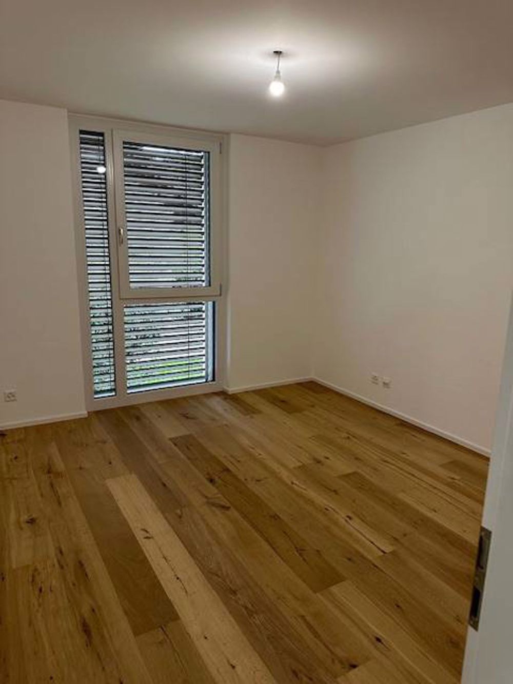 Wohnung 2.5 Zimmer neu, Balkon und innenliegender Parkplatz - chambre