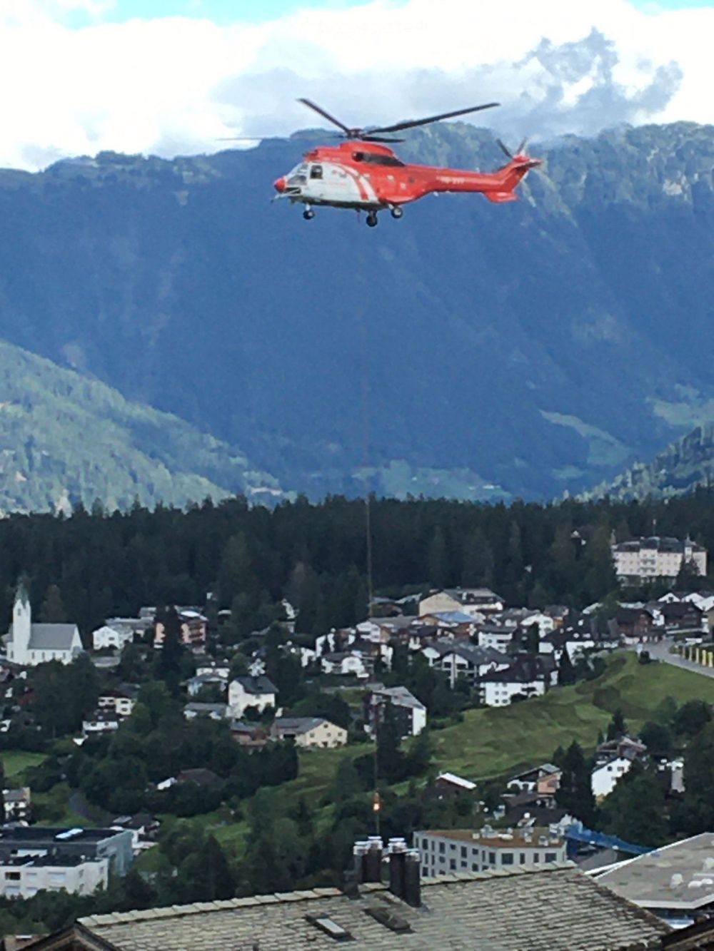 Zentrale ruhige Lage und herrliche Aussicht über Flims und grossem Aussenbereich - Bild 2