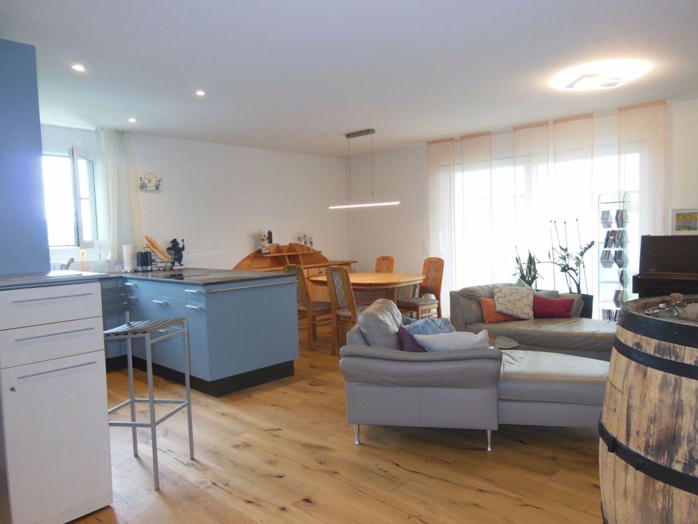 Moderne 3.5-Zimmerwohnung mit eigenem Garten in Heremetschwil-Staffeln - Bild 1