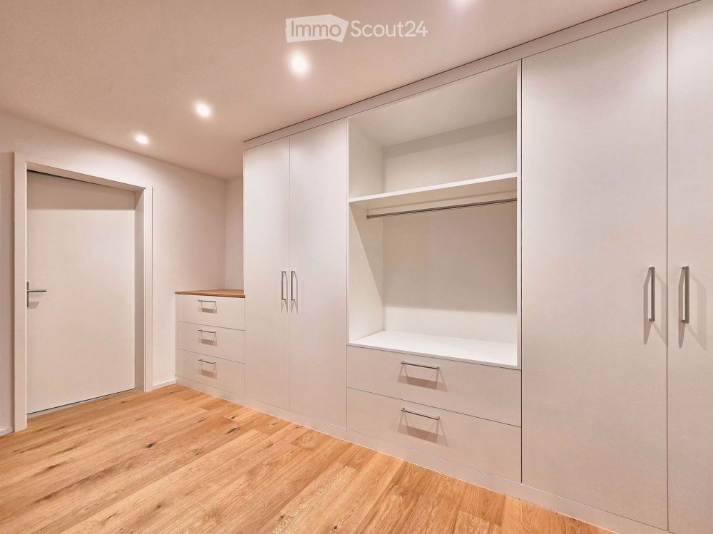 Neubauwohnung in totalsaniertem Bijou - Bild 1