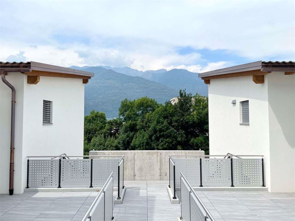 Nuova villa immersa nel verde a Sant'Antonino - Bild 8