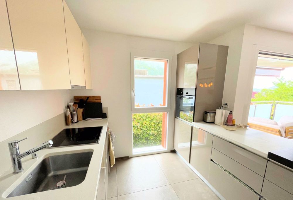 Elegante appartamento con terrazza in zona comoda e strategica - Bild 6