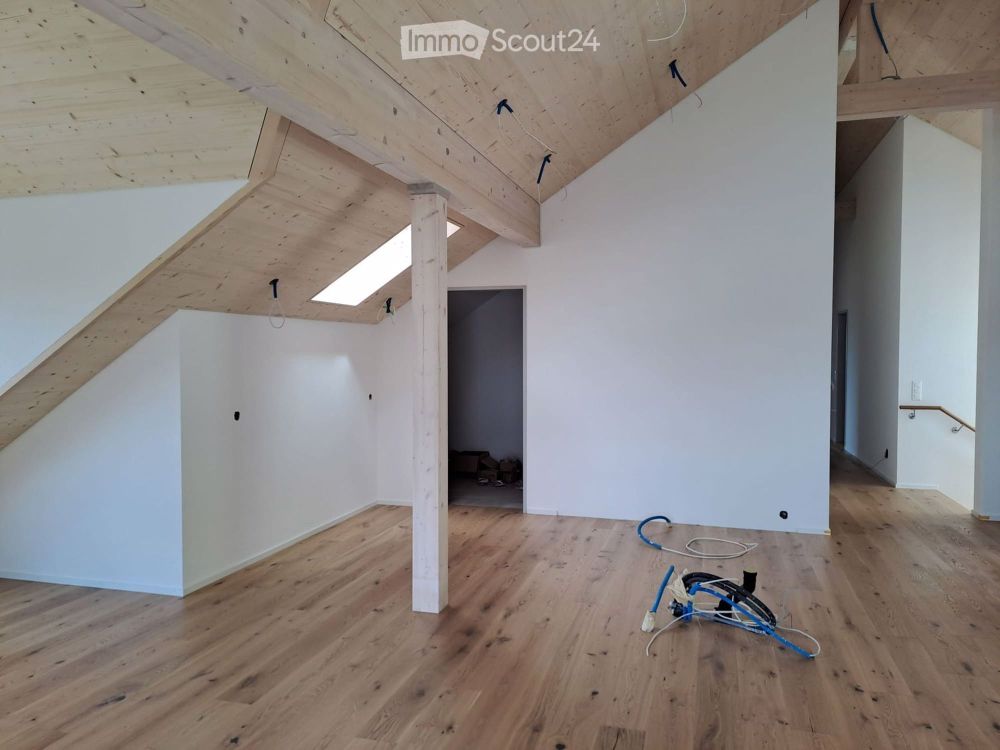 Moderne 5.5-Zimmer-Dachwohnung mit Panoramablick in Schwellbrunn - Bild 3
