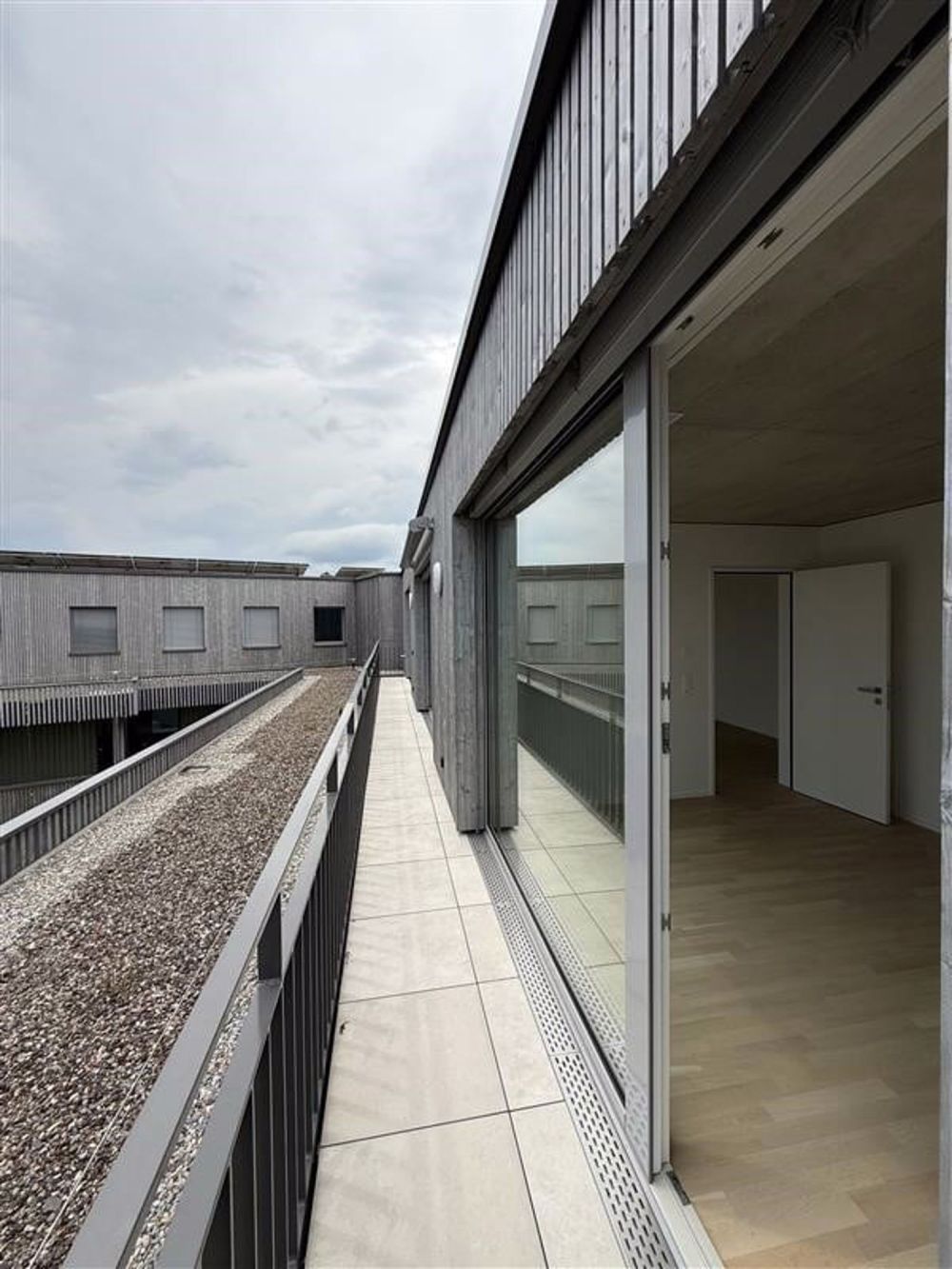 Modernes wohnen am Bucheggplatz! - Balkon/Terrasse/Sitzplatz