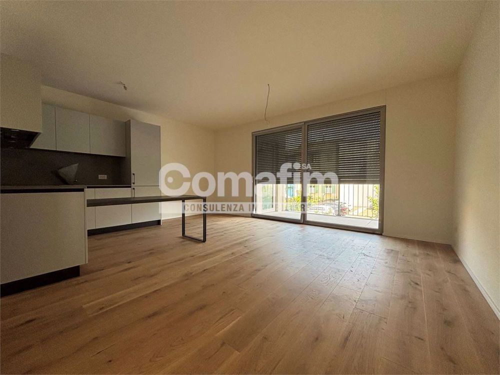 Chiasso : 2.5 locali al 1°P - Moderno con terrazzo - Bild 2