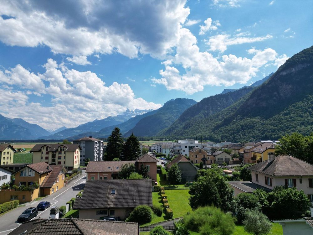 Neue Wohnungsanlage mit 8 Wohnungen und Blick auf die Dents du Midi - Bild 2