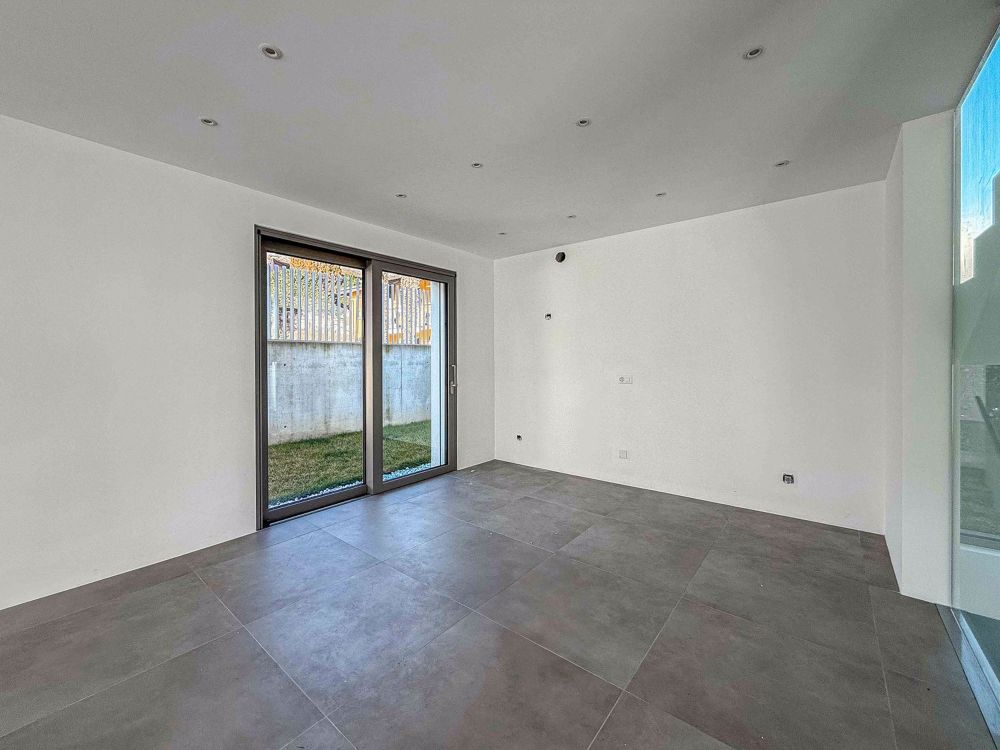 Villa neu gebaut mit Pool in Gravesano - Bild 8