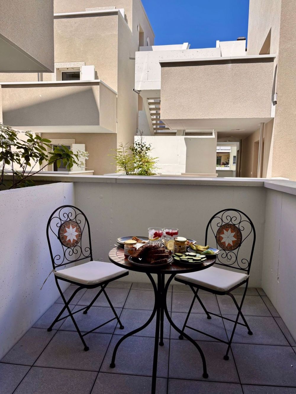 Furnished Modern Apartment in Zurich Short-Term Sublet (December 2025 & January 2026) - Balcony