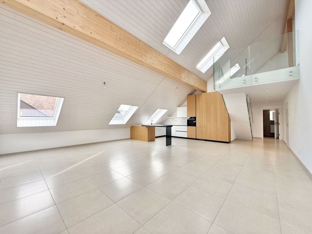 Dachgeschoss von 170 m² unter dem Dach mit spektakulärer Galerie! - Salon / cuisine