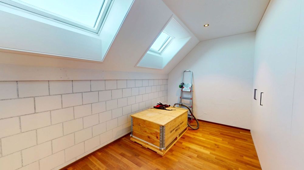 Sehr grosszügige Dachwohnung an sehr ruhiger Lage - Zimmer 3