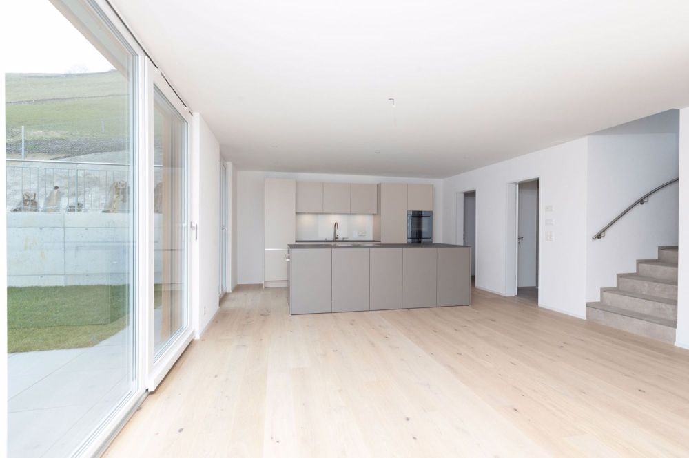 Neues 6,5 Zimmer-EFH in Emmetten mit Umschwung an unverbaubarer Hanglage - Bild 3