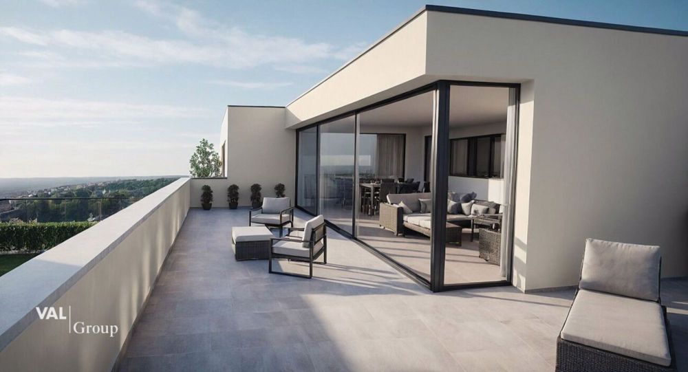 Prächtiges Dachgeschoß, mit zwei schönen Terrassen und einem privaten Garten im Erdgeschoss - Bild 1