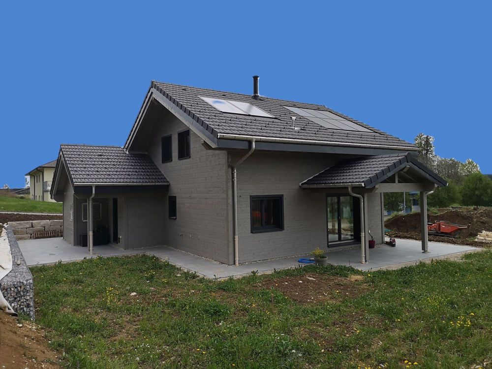 Maison moderne en madrier thermo-chauffé, avec garage, terrasse et jardin - Bild 2