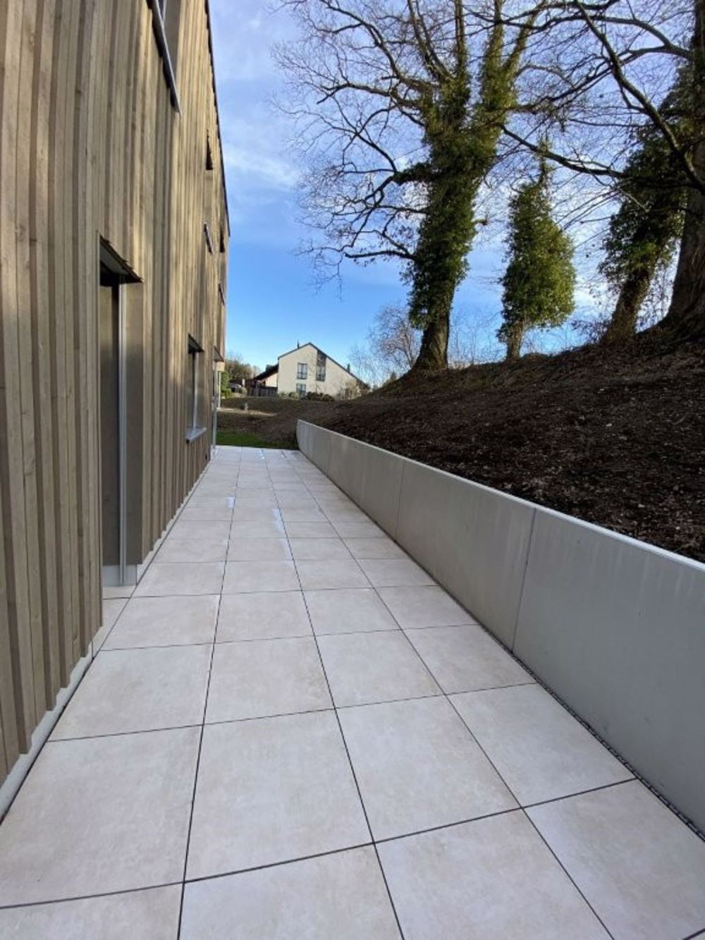 Neu Erstbezug 5.5 Einfamilenhaus mit Garten rund ums Haus - Bild 5