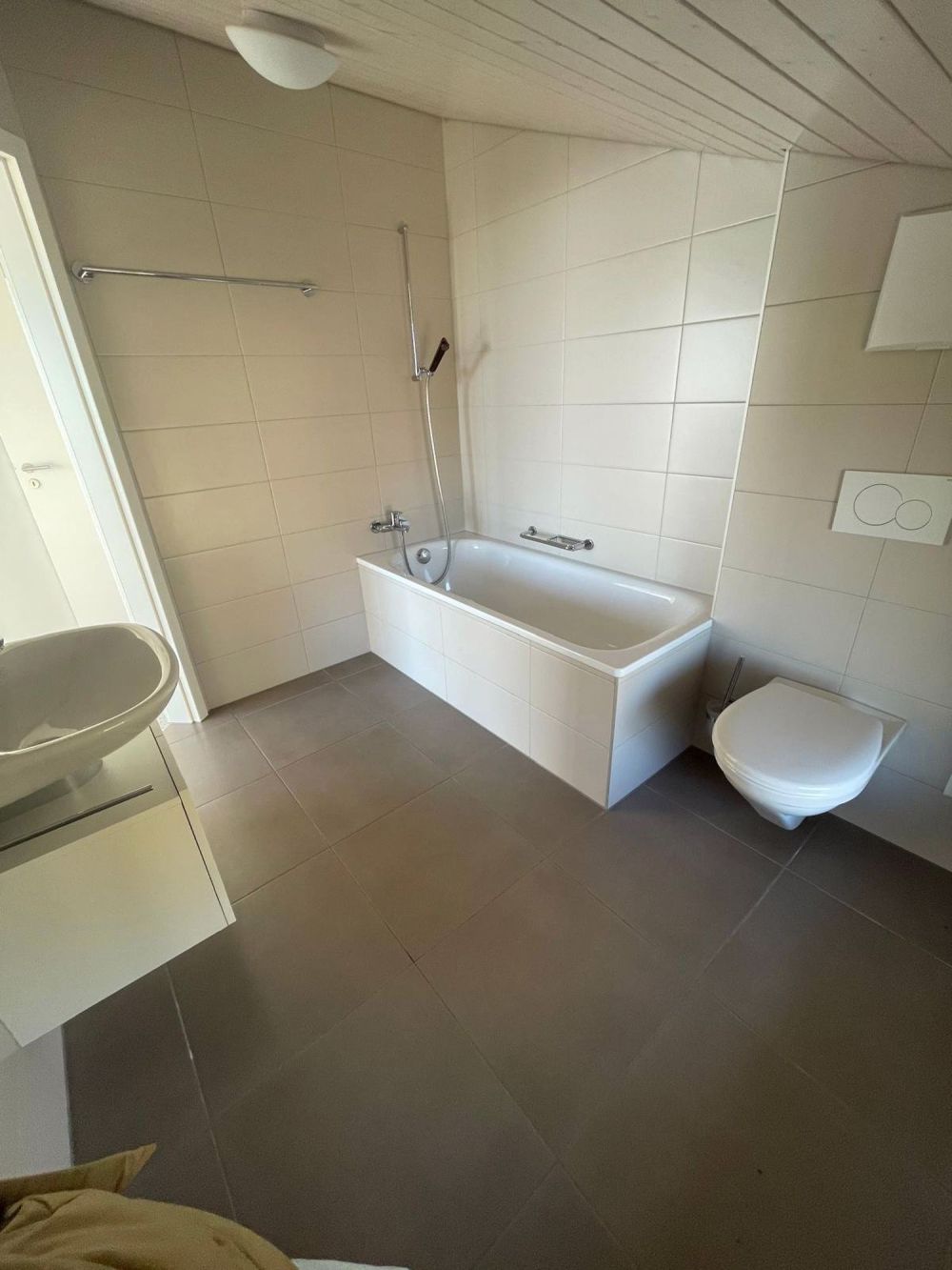 2073 Enges/NE Spacieuse et magnifique villa avec vue et garage double - Bild 13