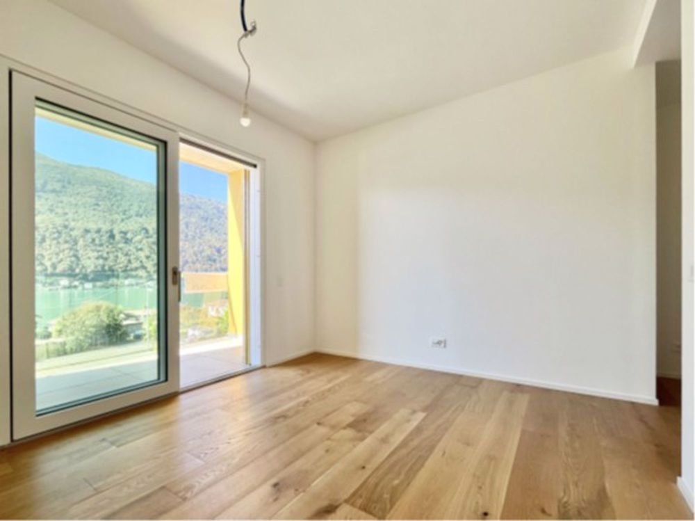Dachgeschoss 4.5 Zimmer mit Terrassen und Seeblick in Brusino Arsizio - Bild 2