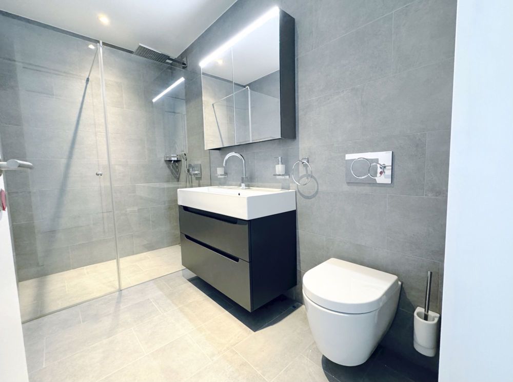 EXKLUSIVE WOHNUNG IN BADEN - NUR 30 MINUTEN BIS HB-ZÜRICH - Dusche_2.jpeg