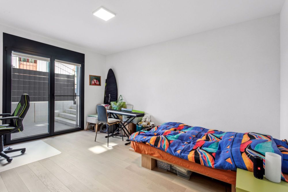 Magnifique appartement neuf avec vue imprenable sur le Jura - Chambre 2 / Zimmer 2 / Room 2