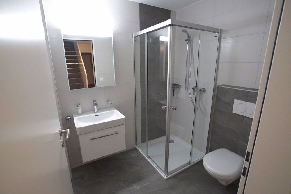 2.5 ZIMMER WOHNUNG INKL. AUTOEINSTELLPLATZ UND GROSSEM SITZPLATZ - Beispielbild