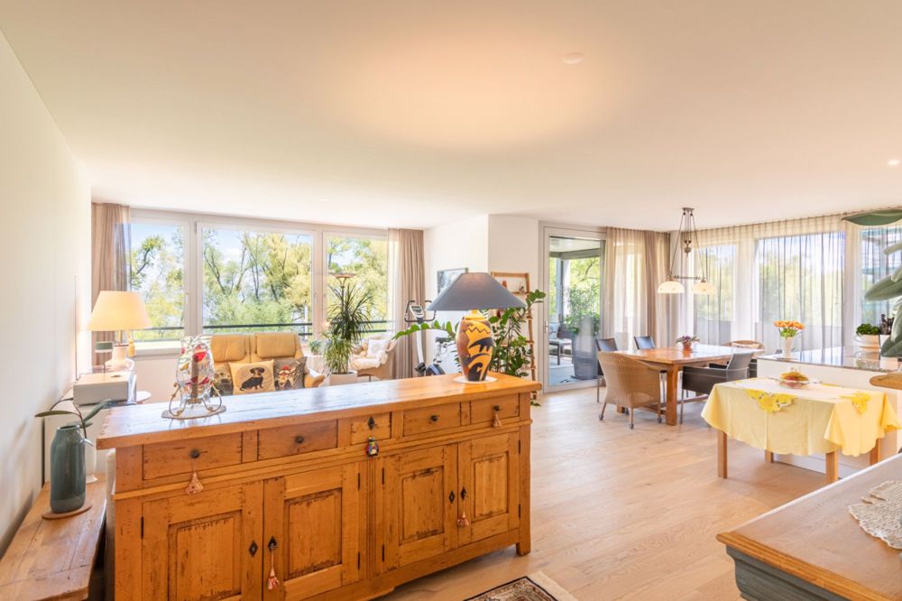 Exklusive Wohnung direkt am Bodensee - Wohn- und Essbereich