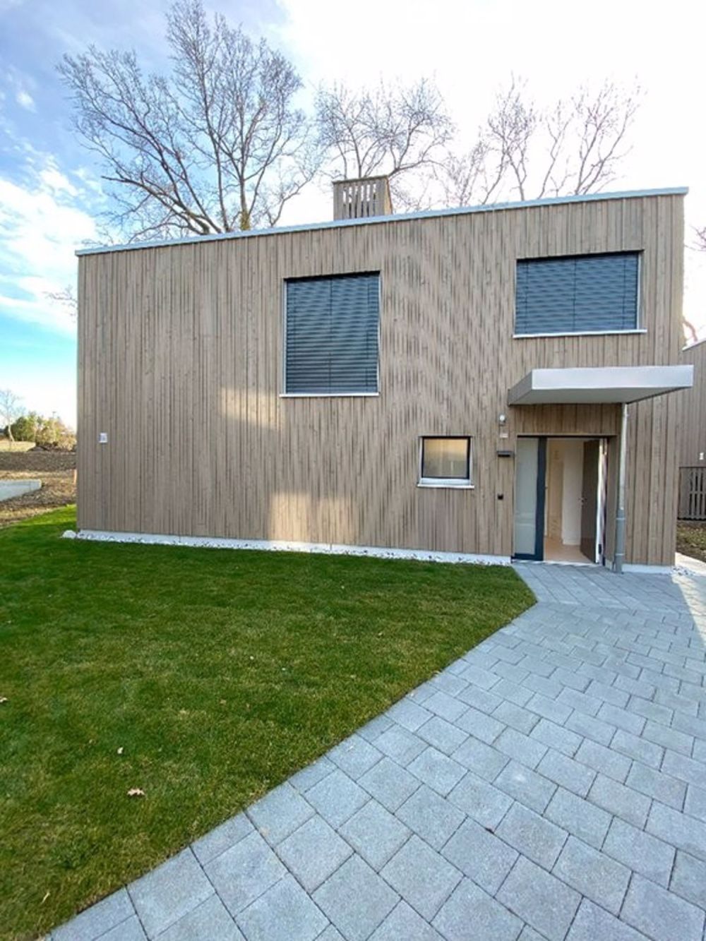 Neu Erstbezug 5.5 Einfamilenhaus mit Garten rund ums Haus - Bild 2