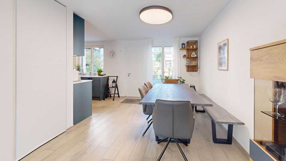 Moderne 3.5-Zimmer-Gartenwohnung mit Einstellhallenplatz - Küche / Essen