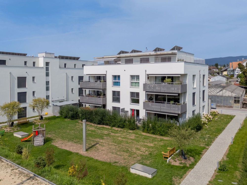 Moderne 3.5-Zimmer-Wohnung mit Garten in Ins - Bild 11