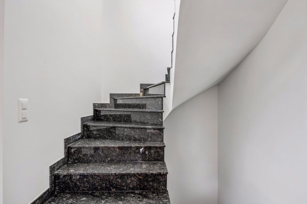 Eleganz trifft Natur: Modernes 5.5-Zimmer-Familien-Doppelhaus im Grünen - Bild 9