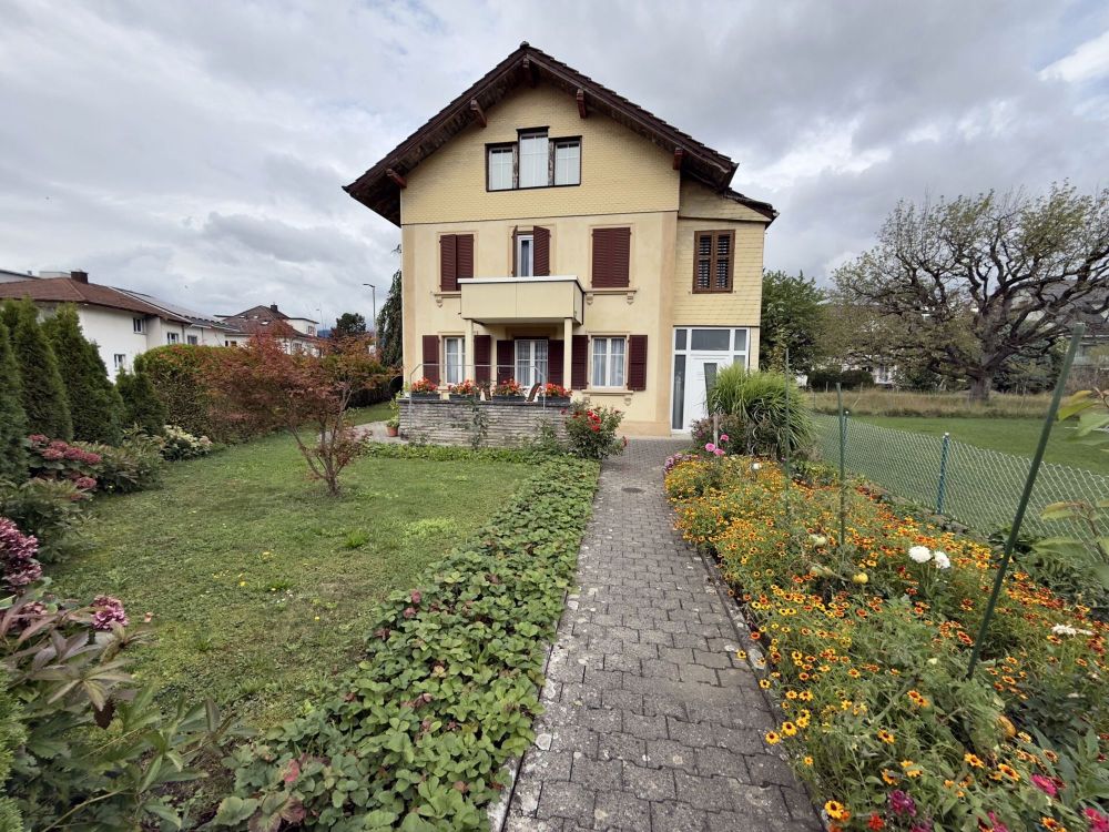 EINFAMILIENHAUS IN RUHIGER LAGE MIT AUSBAUPOTENZIAL - Bild 1