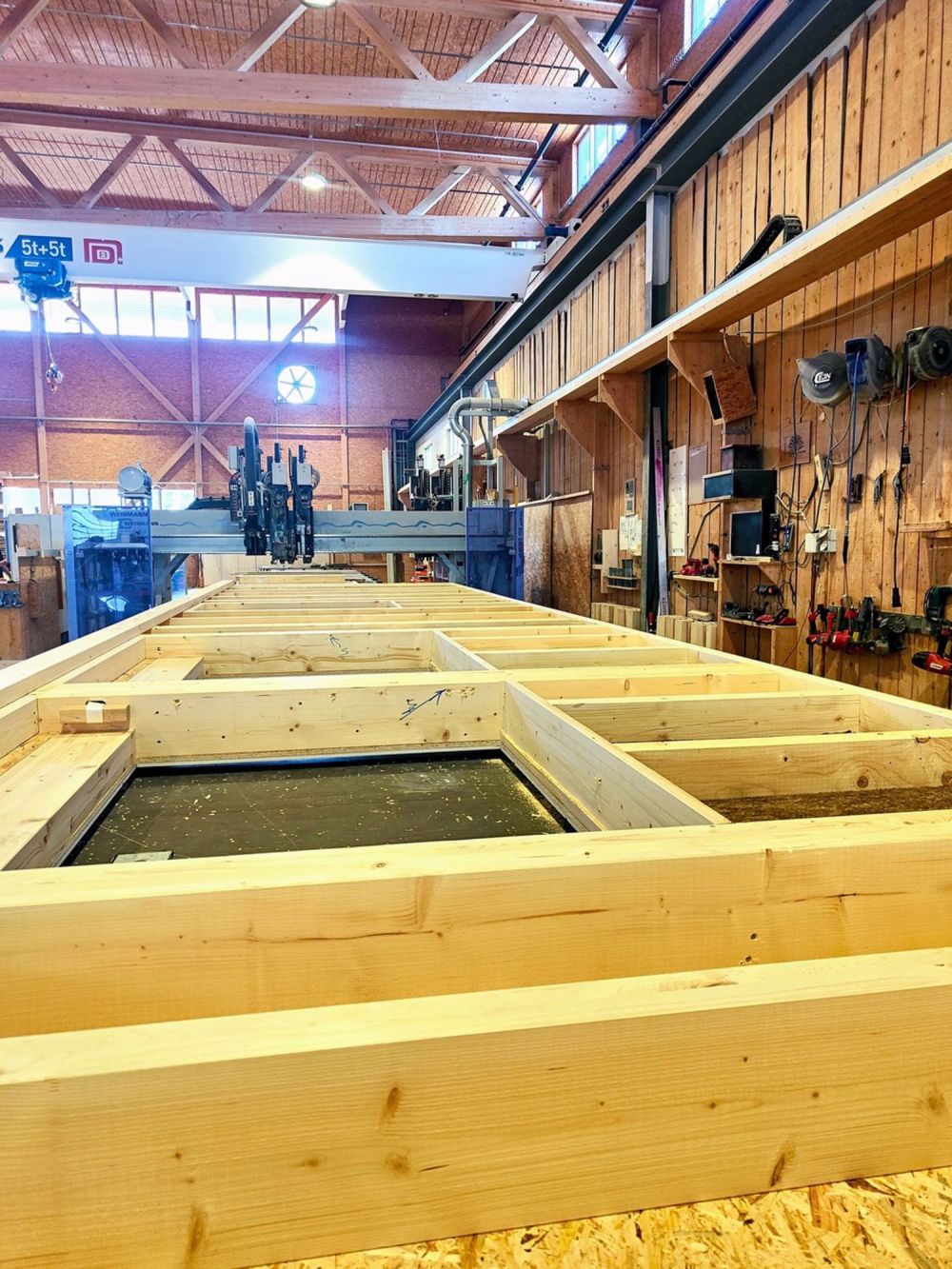 Wohnpark Ochsen - Wohlfühlen im Oberdorf (6 Einheiten) - Fertigung der Elemente bei der Kühni AG Ramsei (Juni 2025)