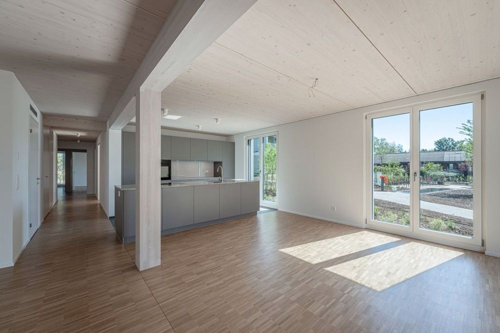 Grosszügige Wohnung mit Gartensitzplatz zu vermieten! - Wohn-Essbereich